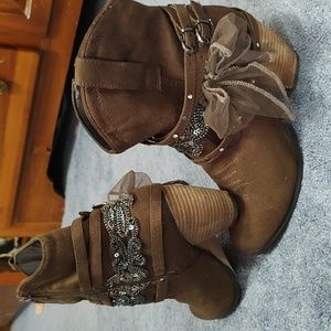 11W Fancy Ankle Boots